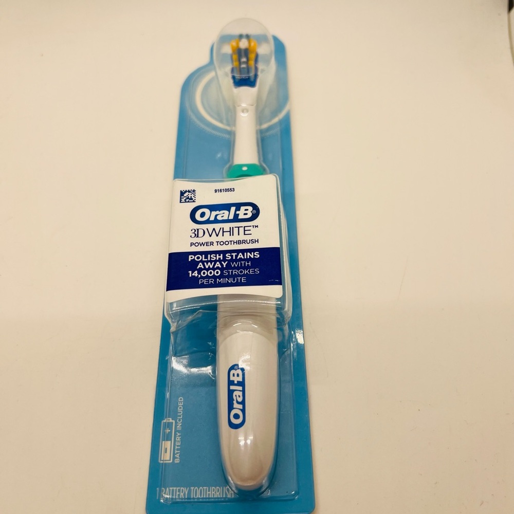 NWT Oral-B 3D White Power Toothbrush